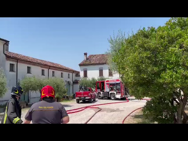 Incendio In Un Fienile A Montanara Vigili Del Fuoco Al Lavoro Da Ore