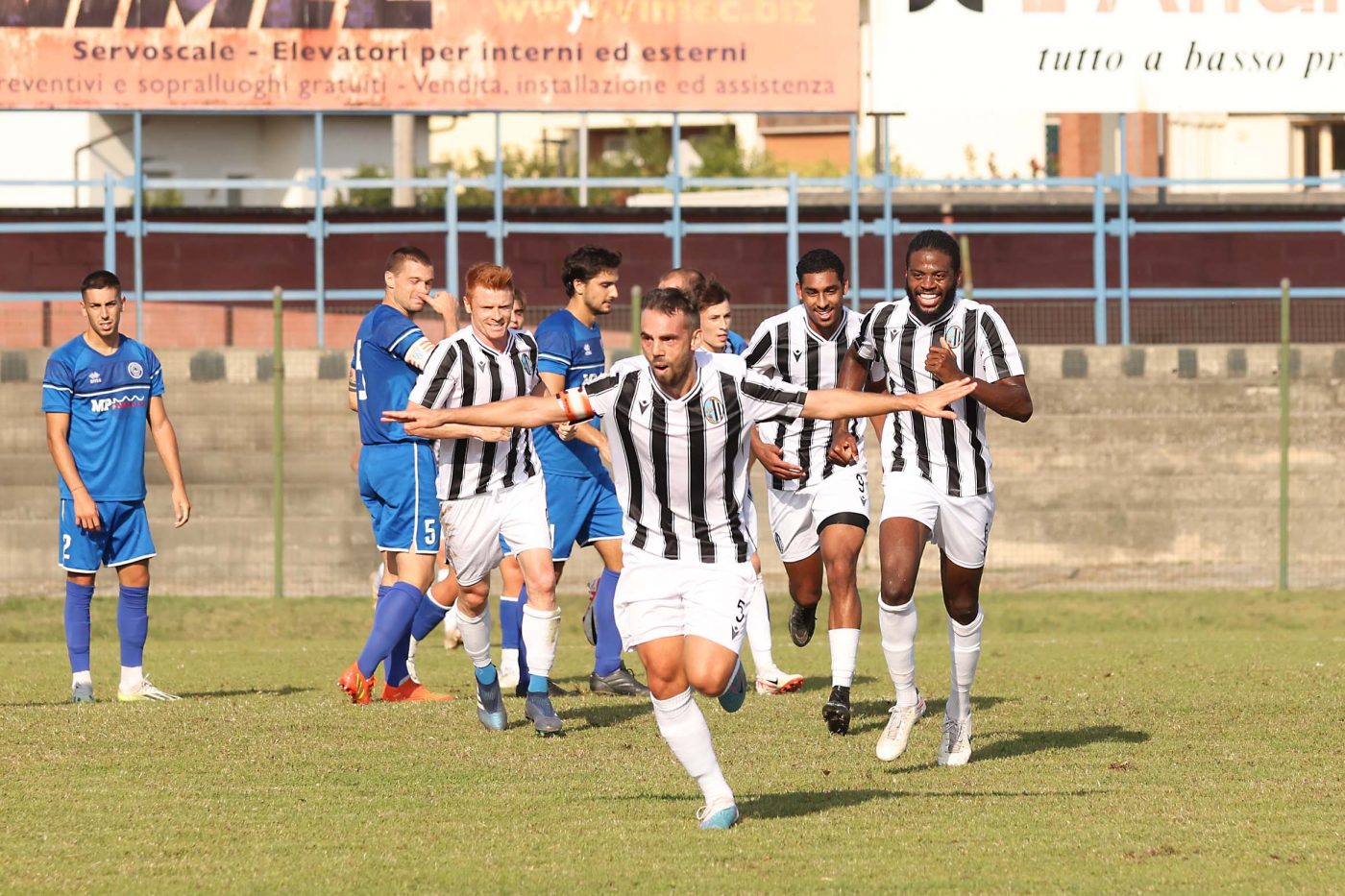 Calcio Promozione Mettendaf Show Il Suzzara Schianta Il San Lazzaro