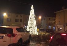 L’attacco della minoranza di Goito: “Troppi soldi per l’albero di Natale” ALBERO DI GOITO