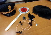 L’aiutino per l’esame della patente scivola in fondo all’orecchio: ricoverata KIT PATENTE1