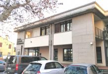 In due armati di taglierino irrompono e rapinano la banca