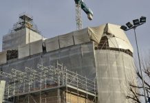 Chiesa di Moglia, operai al lavoro su volte e coperture chiesa moglia