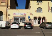 Incrocia il ladro sulla porta con la cassa: lei urla ma lui fugge vivo