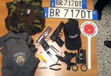 Sull’auto due pistole e la paletta rubata alla polizia locale di Goito