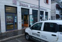 Fanno saltare il bancomat a Villimpenta