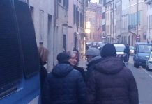 Corteo CasaPound, la Polizia blocca una contestatrice