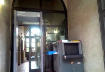 In tribunale armato di coltello. Pregiudicato bloccato e denunciato