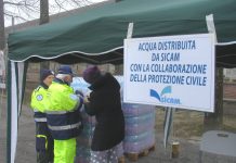 Bottiglie in piazza e scuole chiuse Tre paesi affrontano la “secca”