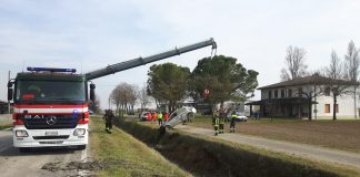 Auto fuori strada, muore un 83enne