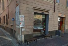 Raid notturno in gelateria, via il fondo cassa