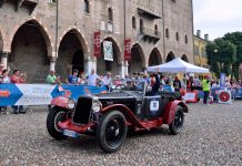 Mille Miglia, il fascino delle auto storiche ancora in città