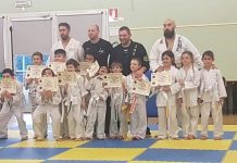 Jujitsu – Passaggi di grado per la scuola Shinmugen Dojo Alcuni atleti della scuola Shinmugen Dojo