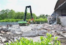 Giù il palasport di viale Te, un pezzo di storia sportiva se ne va