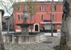 Castiglione: la fontana di piazza San Luigi usata come portarifiuti