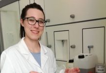 Studentessa universitaria vola a Boston alla Harvard University