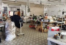 Blitz nel laboratorio tessile: arrestati due cinesi