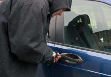 Ancora furti a Castiglione: sfondano finestrino auto per rubare borsa