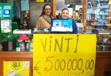 E’ sposato e padre il fortunato che un mese fa ha vinto una casa L’uomo, che ieri ha ritirato il premio, ha confessato di avere giocato i num