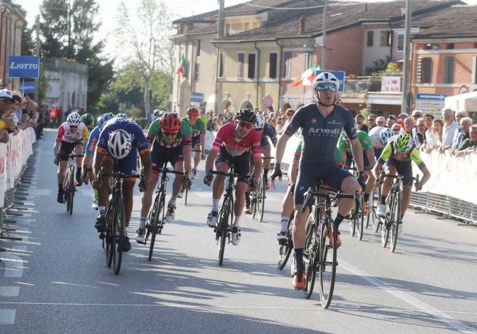 Lo sprint vincente di Attilio Viviani