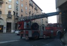 Caduta una plafoniera, il portico è off limits