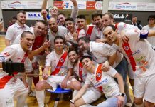 Calcio a 5 – Miracolo Bruschi, come te nessuno mai Foto di gruppo per il Bruschi in festa