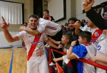 Calcio a 5 – Leleco non vede l’ora: “Bruschi, meriti la Serie A” Leandro Leleco festeggiato dai tifosi