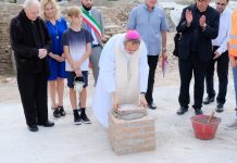 Interventi post sisma: posata la prima pietra della nuova chiesa parrocchiale
