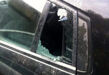 Roncoferraro, auto scassinata nel parcheggio di un supermercato