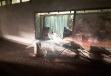 Spaccata alla farmacia di Torriana: vetrata presa a calci