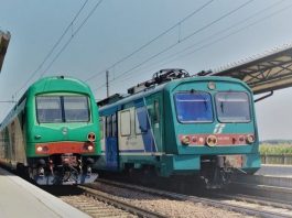Rifiuta di mostrare il biglietto e blocca il treno: minorenne denunciato a Sermide