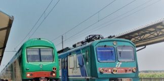 Rifiuta di mostrare il biglietto e blocca il treno: minorenne denunciato a Sermide