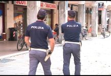 Al mercato con un coltello: denunciato dalla Polizia