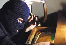 Valletta Paiolo: sorprende i ladri in casa e li mette in fuga ladri7