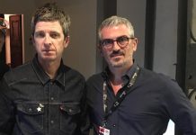 Palazzi tira dritto: “Concerti? Sono 30mila sì contro 20 no” Mattia Palazzi (a destra) con Noel Gallagher