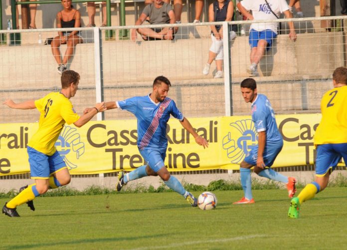 Scotto in azione durante un'amichevole estiva