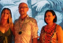 Padre e figlia sul palco del concorso dei Madonnari di Grazie