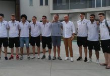 Calcio a 5 – Armonia e Kaos: insieme per vincere Foto di gruppo davanti al Centro Armonia