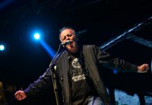 Il prof Vecchioni trascina il pubblico del Mantova Outlet