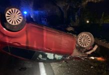 Sbanda, carabola e finisce con l’auto contro un muretto di recinzione, illeso