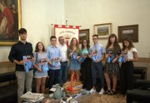 Il sindaco Palazzi ha consegnato 9 pass del Festivaletteratura agli studenti mantovani che si sono diplomati con 100 e lode