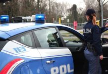 Tormenta l’ex marito e aggredisce i poliziotti: nei guai una 50enne