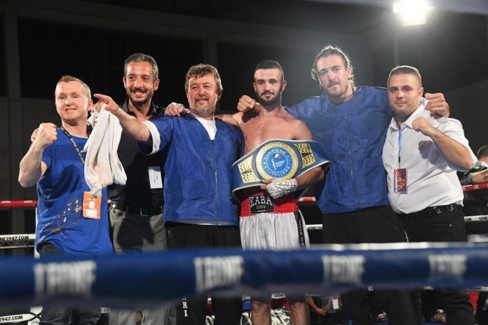 Arblin Kaba campione a Bologna. Il secondo da sinistra è Francesco Ventura