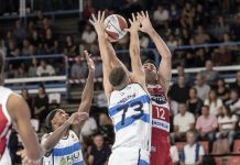 Basket A2 – Pompea sul parquet di Montegranaro a caccia dei 2 punti Ghersetti difende il pallone da Ebeling nel derby di Ferrara