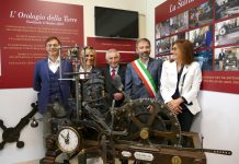 Il cuore dell’orologio di Guidizzolo torna a battere le ore: ingranaggio esposto in municipio