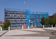 Municipio di Borgo Virgilio ancora imbracato. Il sindaco: “Lavori finiti entro l’anno”