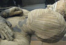 Va in restauro la mummia bendata esposta al museo di San Sebastiano