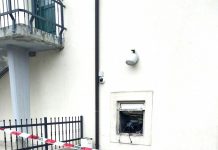 Spaventoso boato nella notte. I banditi fanno saltare il Postamat