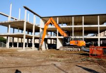 Demolizione dello scheletro di via Grayson, il cantiere si sposta via Cappadocia