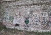 Castel d’Ario: imbrattate con vernice spray le mura del Castello