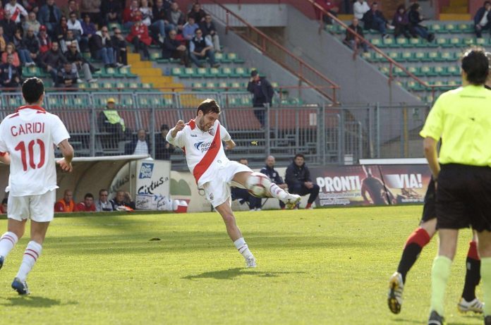 Il gol di Tarana al Vicenza nel 2010